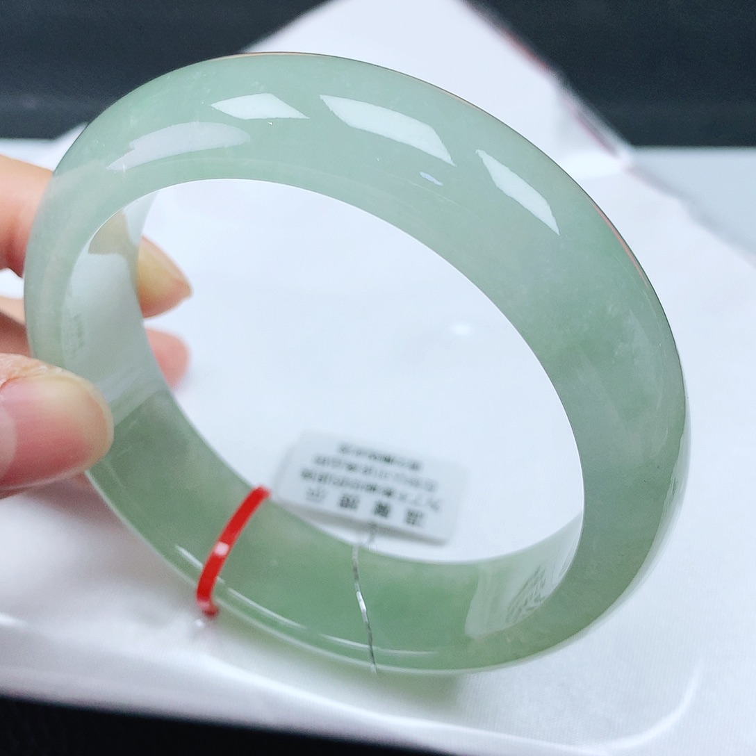 翡翠手镯未镶嵌58轮胎