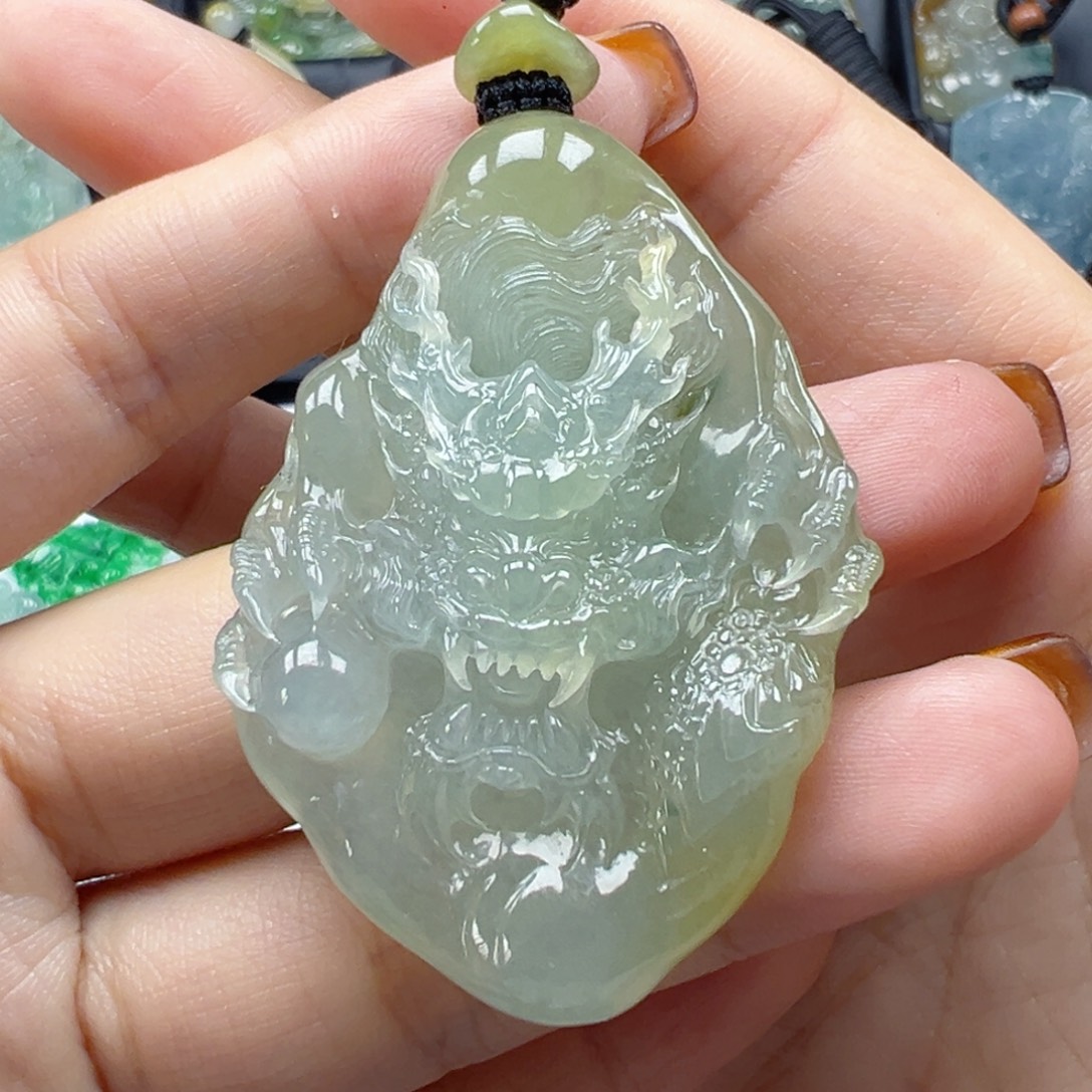 翡翠未镶嵌颈饰龙头