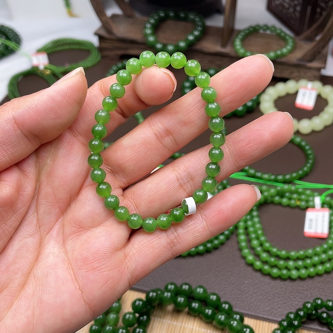 和田玉未镶嵌手链果阳绿卡6