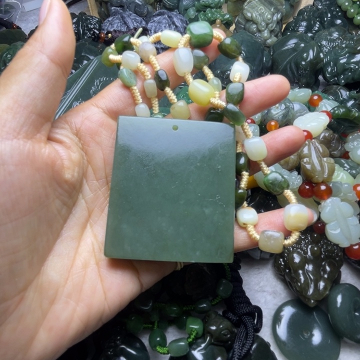 和田玉未镶嵌颈饰