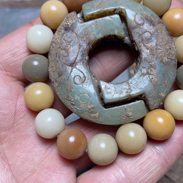 白玉菩提吊坠vjkcvghjjji