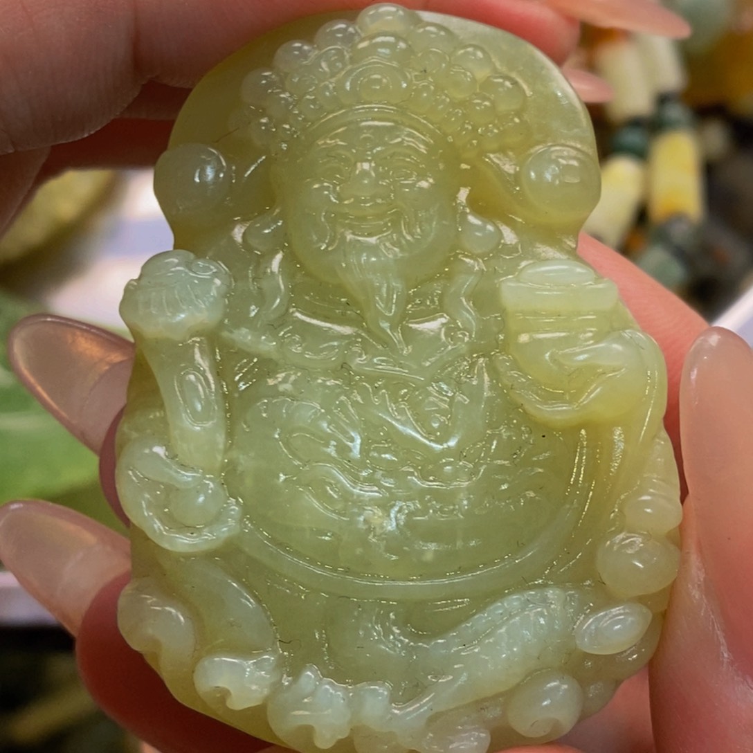 蛇纹石玉颈饰未镶嵌
