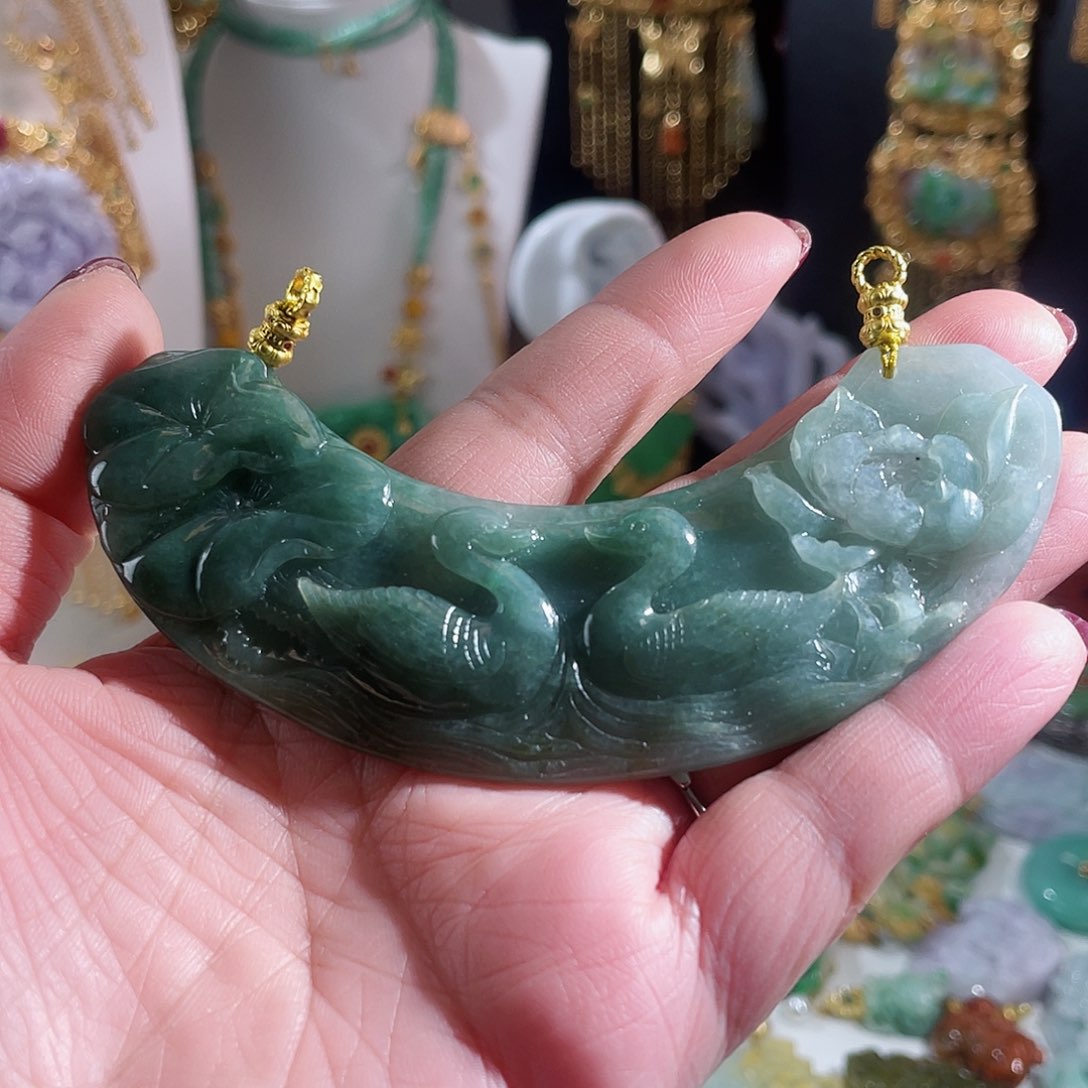 翡翠颈饰未镶嵌翡翠太弯弯