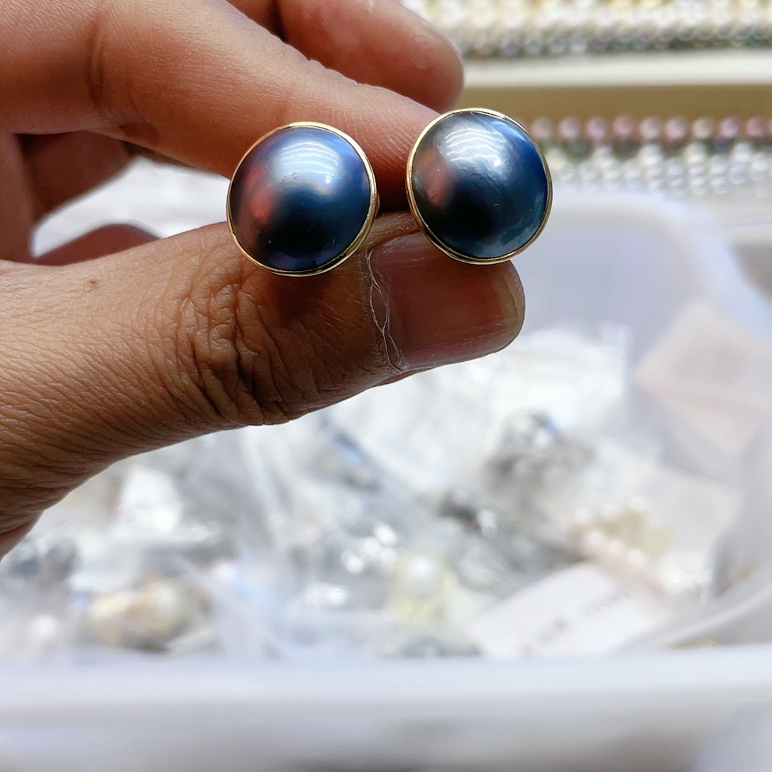 拼合珍珠（马贝珠）耳饰18K金镶嵌