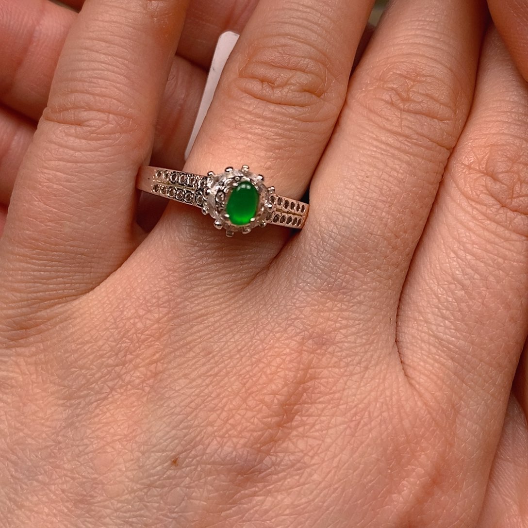 翡翠戒指未镶嵌财****宝翡翠蛋面