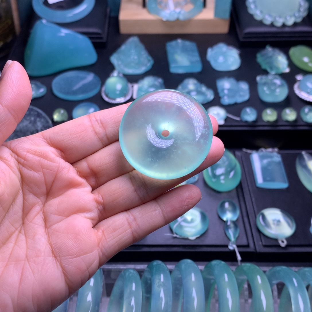 蛇纹石玉吊坠未镶嵌