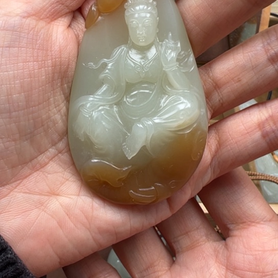 和田玉颈饰未镶嵌且末普贤观音