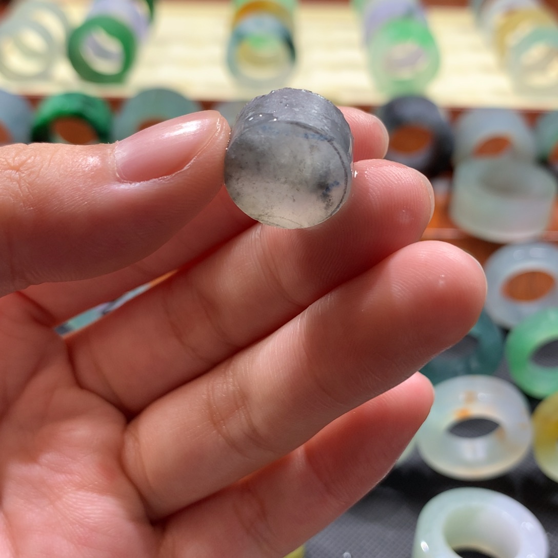 定制翡翠未镶嵌旺***。微瑕