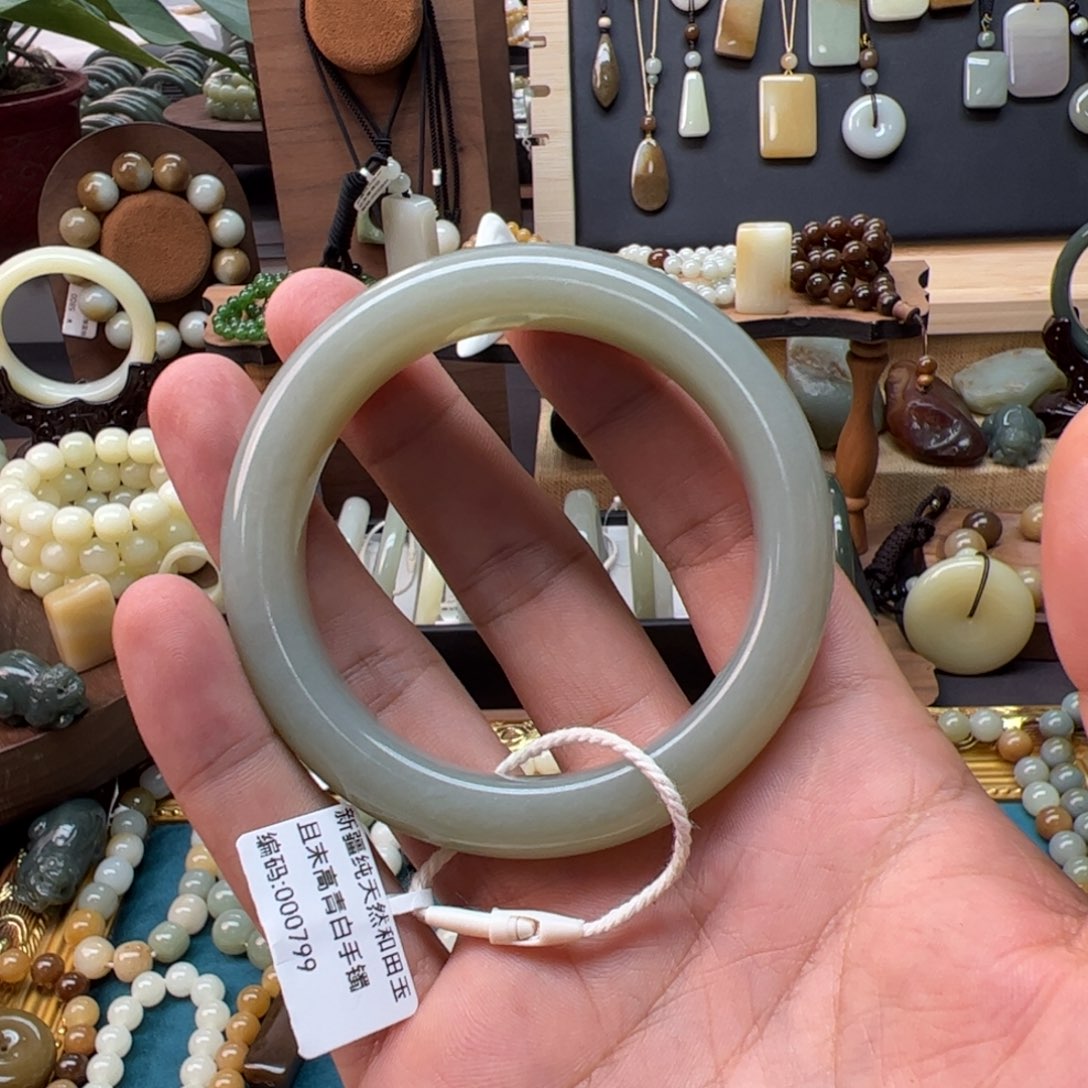 凉***爱未镶嵌手链和田玉