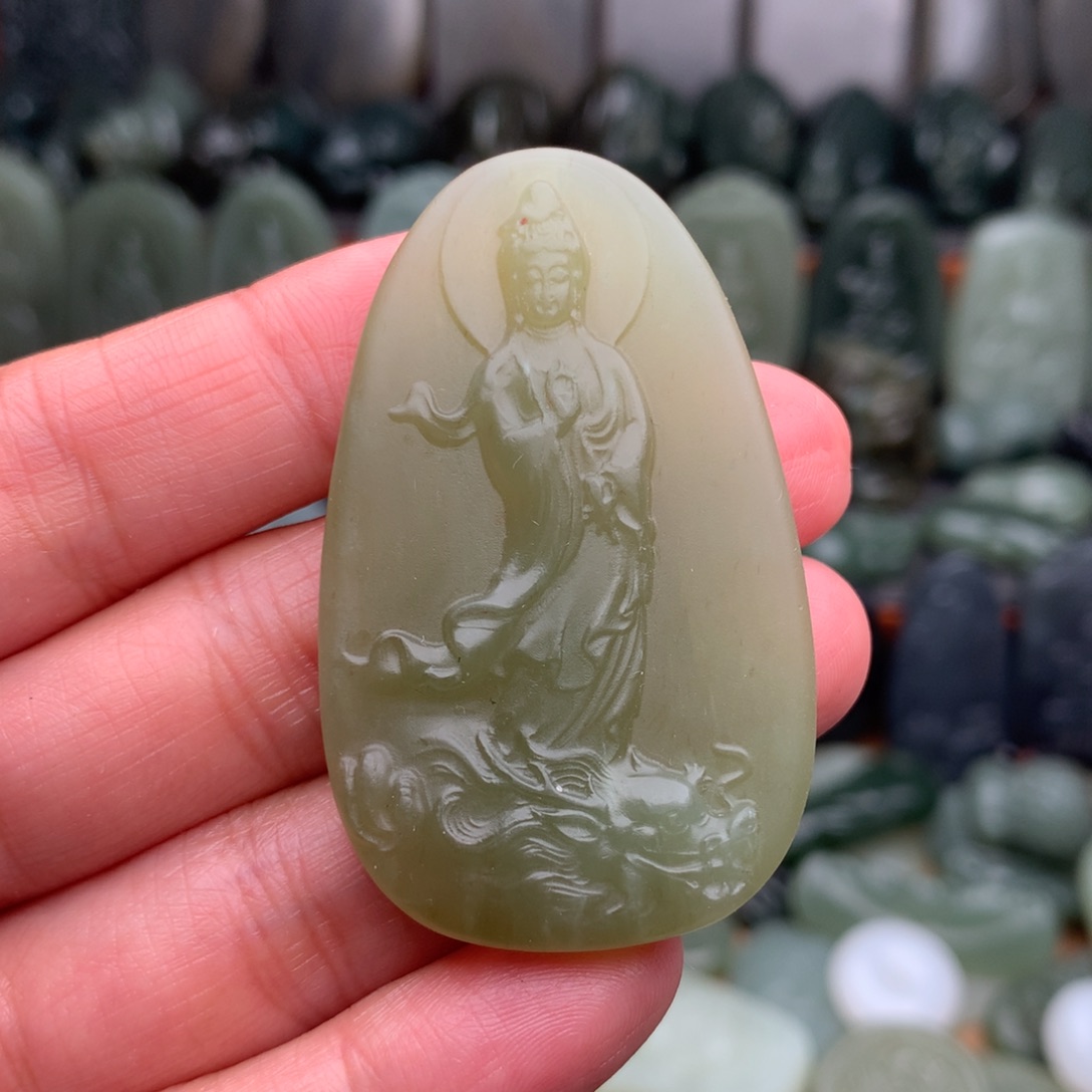 和田玉未镶嵌颈饰挂件31（有包容）