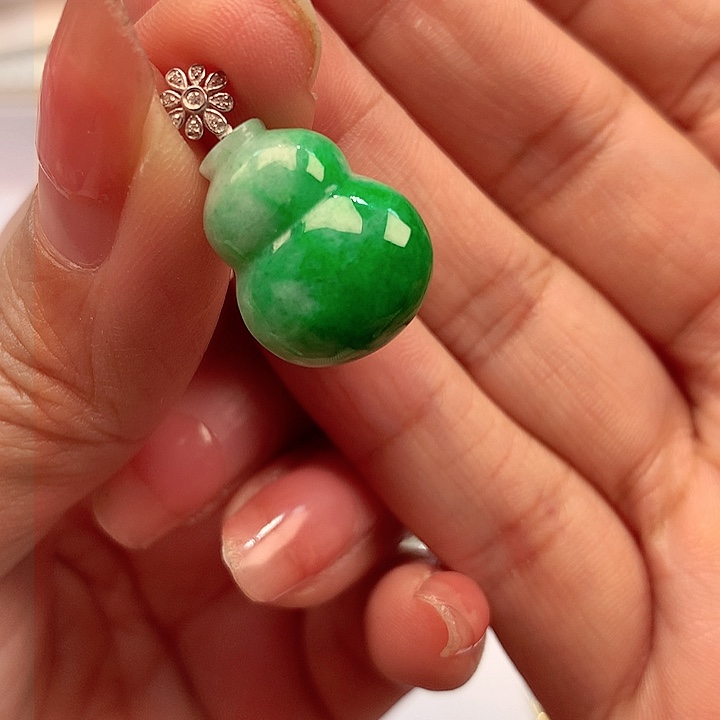 翡翠颈饰18K金镶嵌翡翠