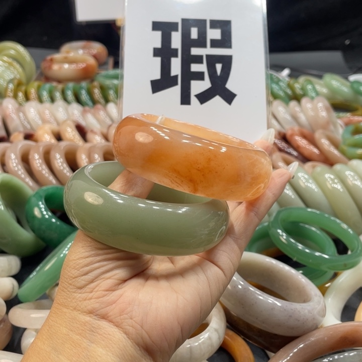 王***子石英质玉未镶嵌珠宝奇石