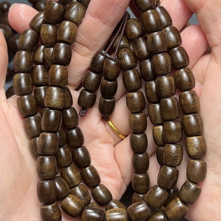 沉香手串白棋玉化