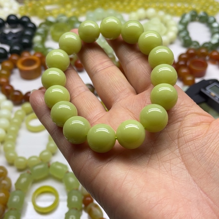 蛇纹石玉手串未镶嵌浮***闲