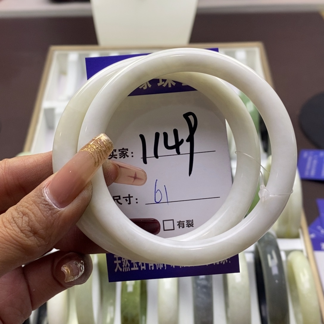 蛇纹石玉手镯未镶嵌