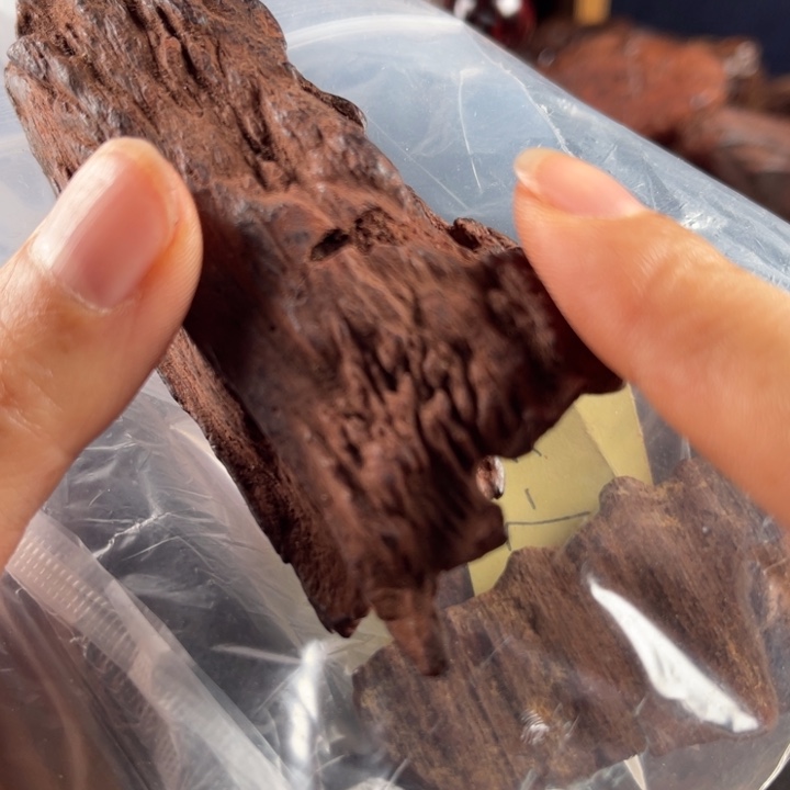 E***a降真香无事牌红降料子一块