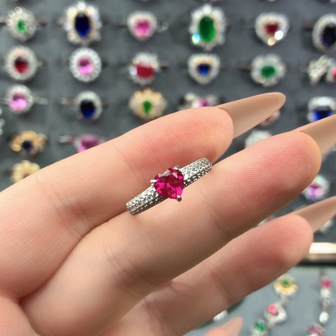 925银培育卢比来色宝石