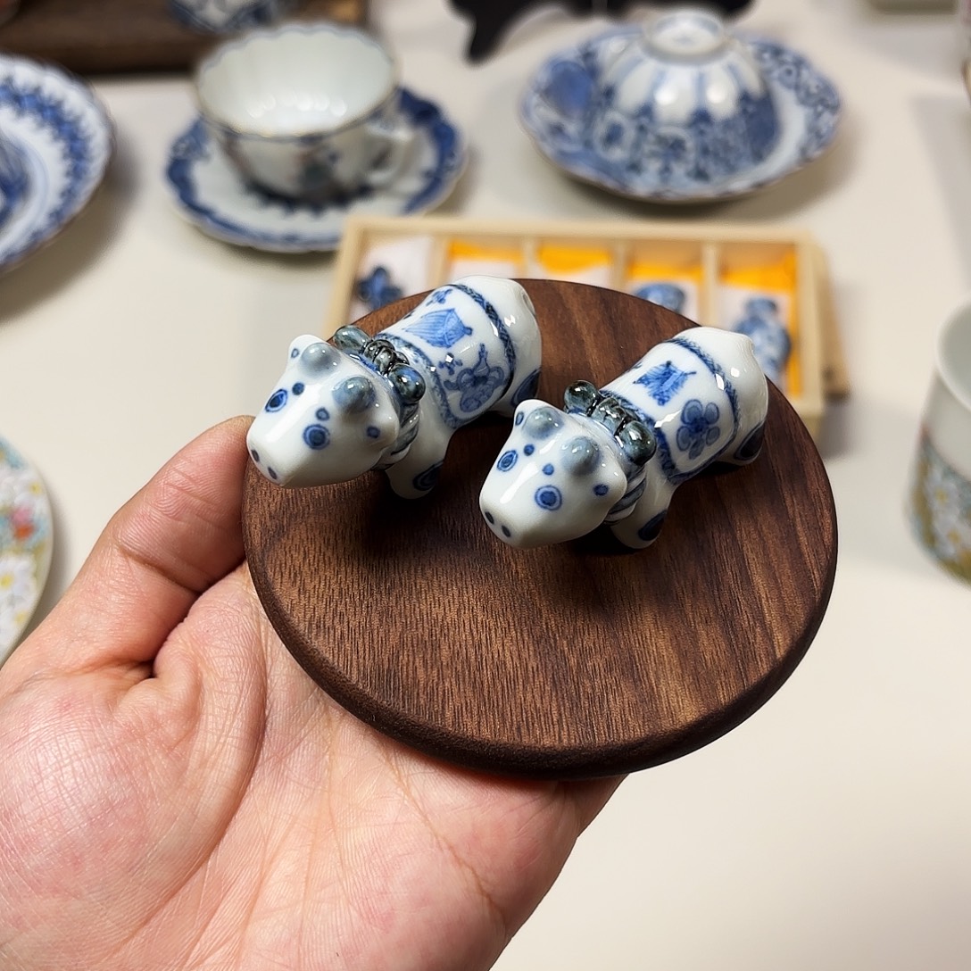 瓷     绫部史织。 
