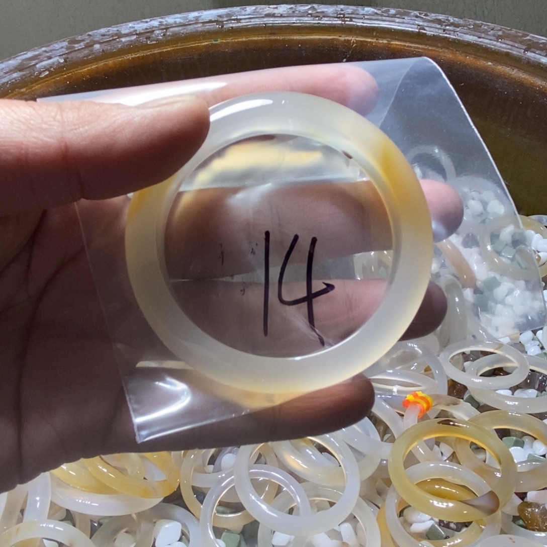 大***蕉玛瑙/玉髓未镶嵌手镯14号