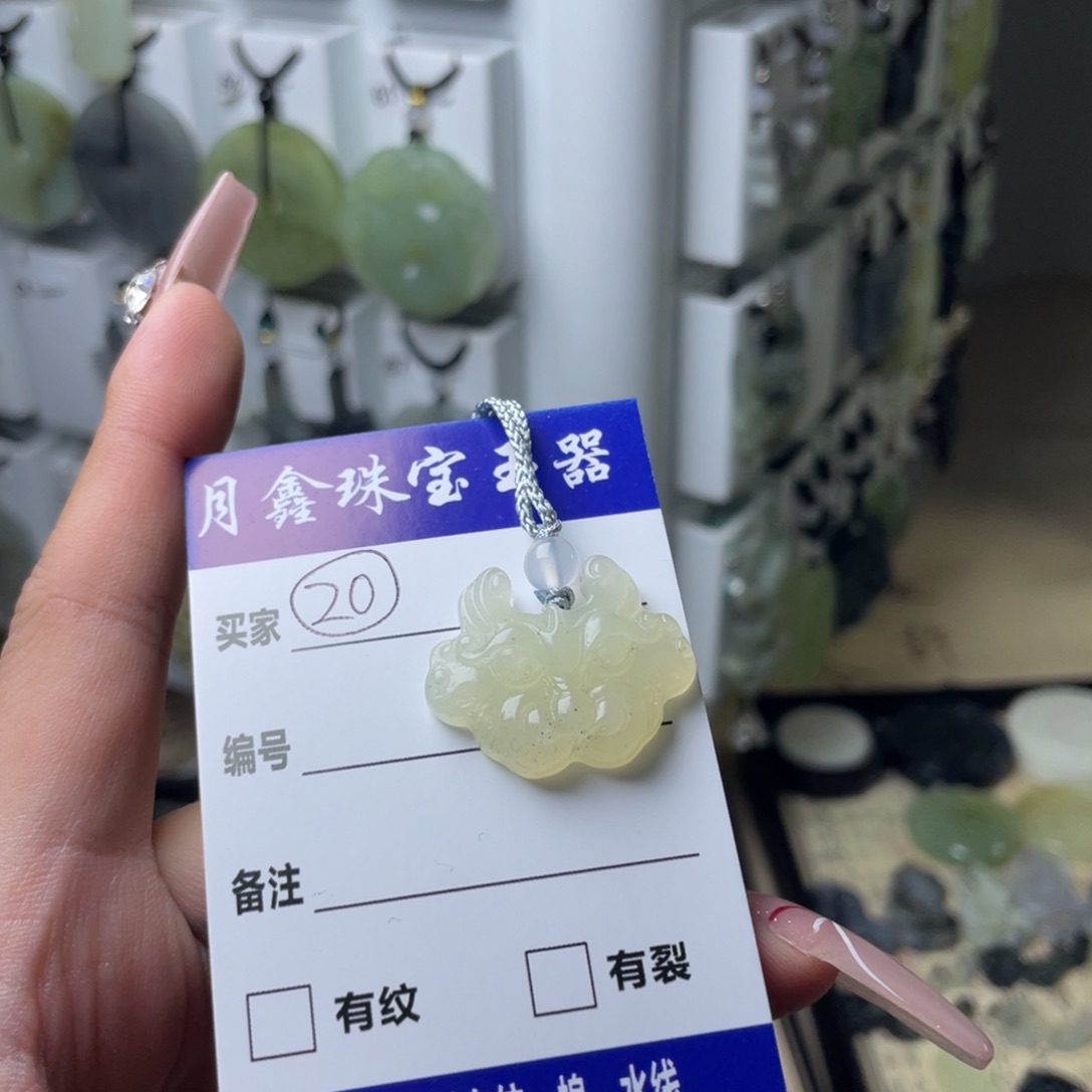 岫玉颈饰未镶嵌且****头兽面