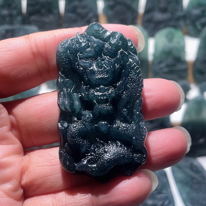 定制翡翠未镶嵌龙