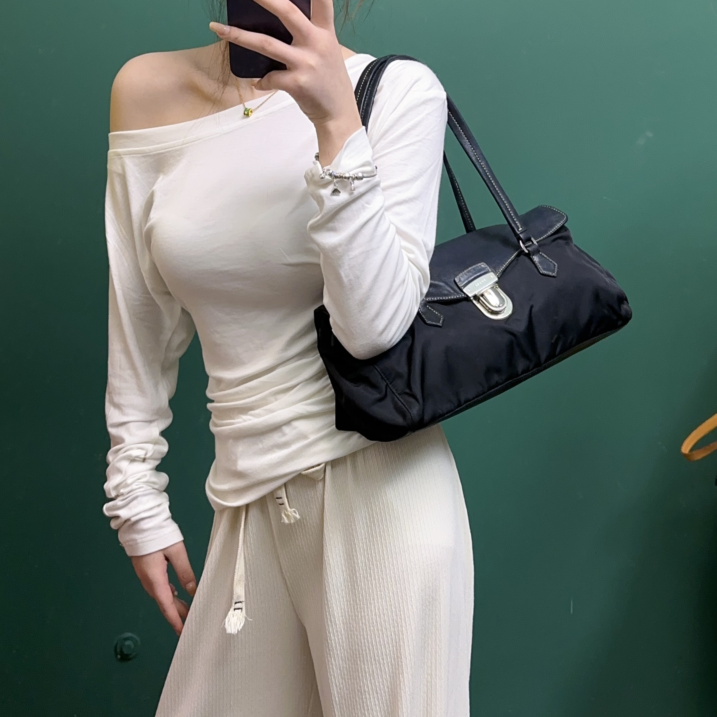 95新 Prada/普拉达 TH788 盾牌 单肩包 黑色 牛皮 银扣