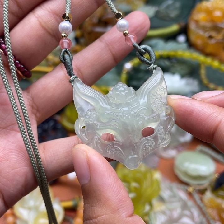 蛇纹石玉未镶嵌颈饰