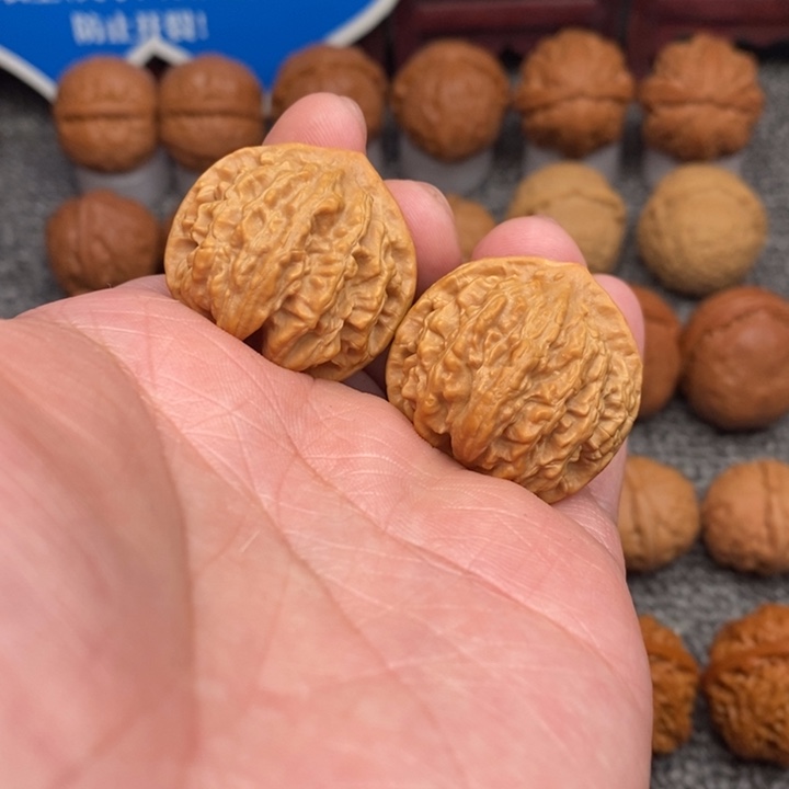 文玩核桃把件西瓜纹官帽