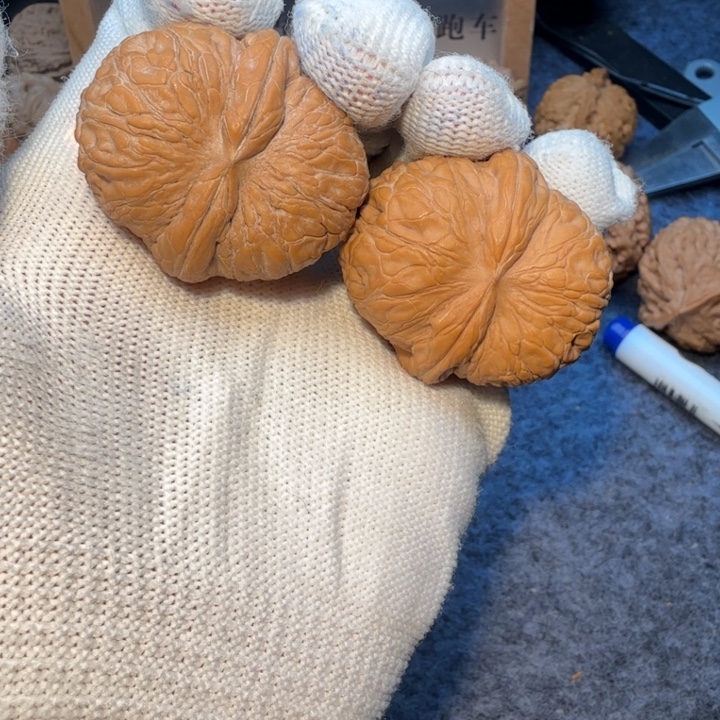 文玩核桃吊坠元宝