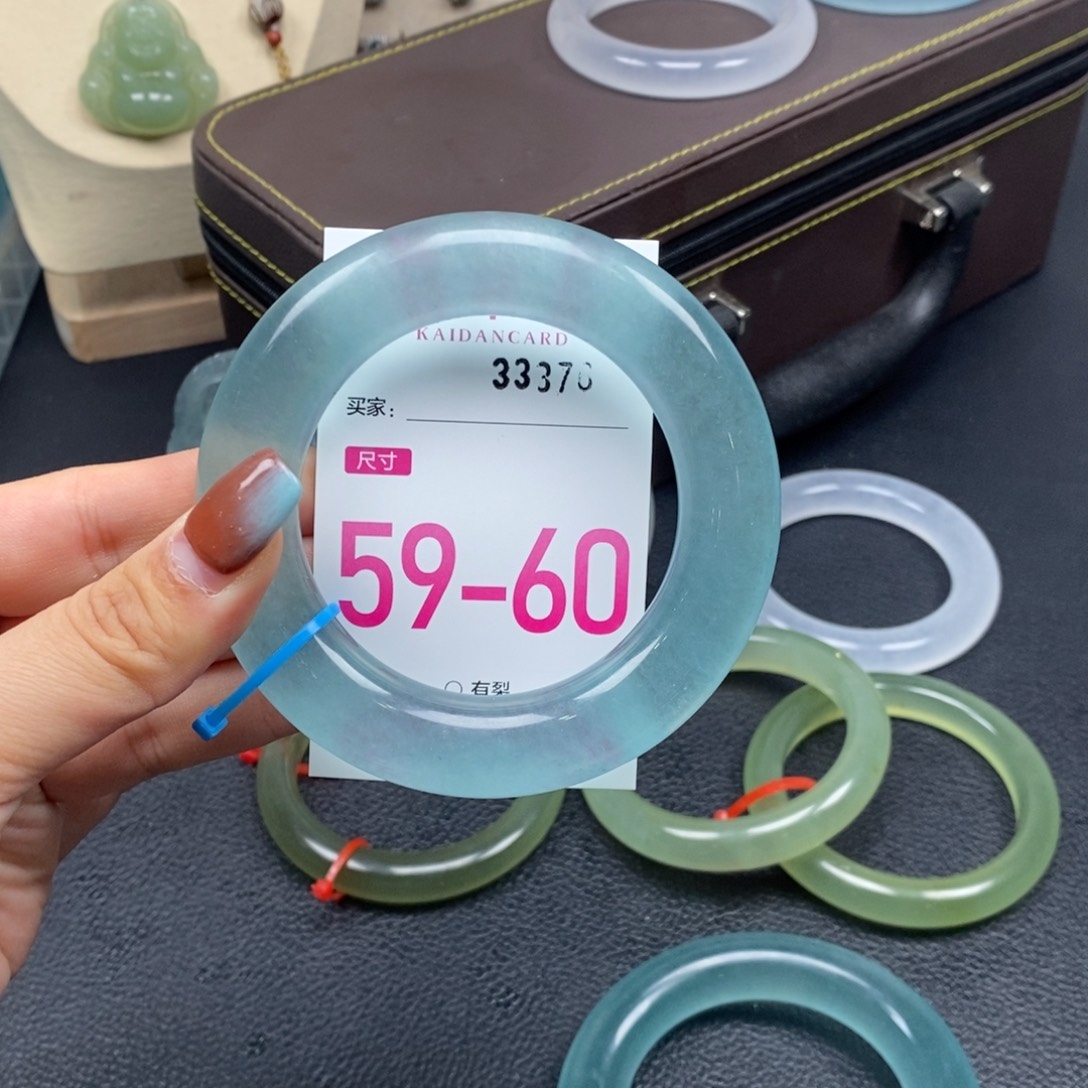 巧***巧石英质玉未镶嵌手镯