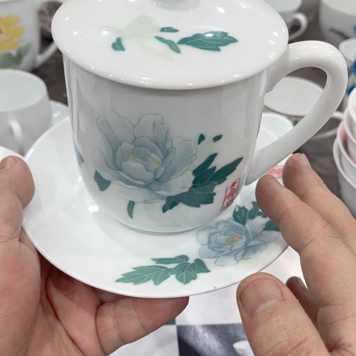 壶釉下五彩的瓷器和瓷器