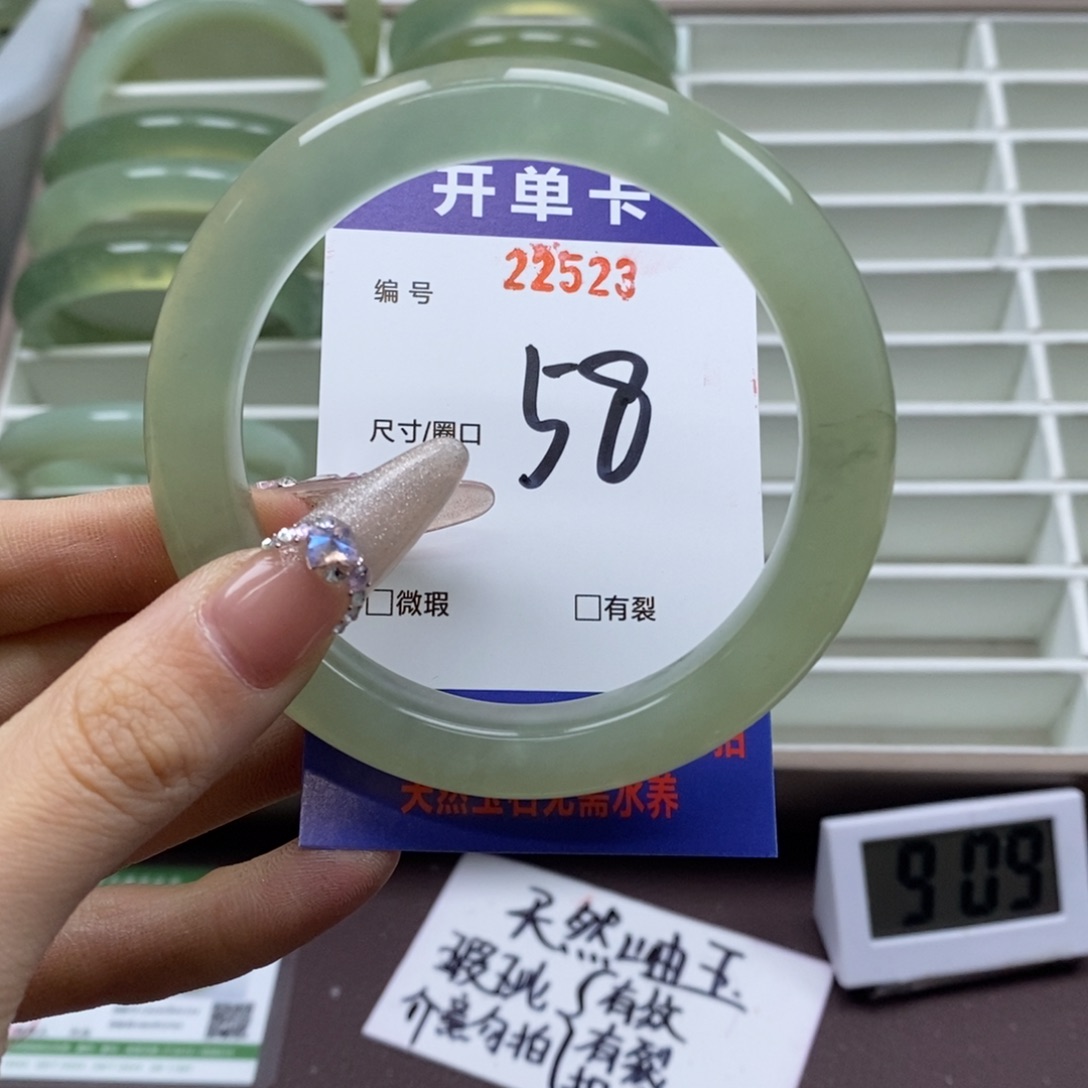 蛇纹石玉手镯未镶嵌