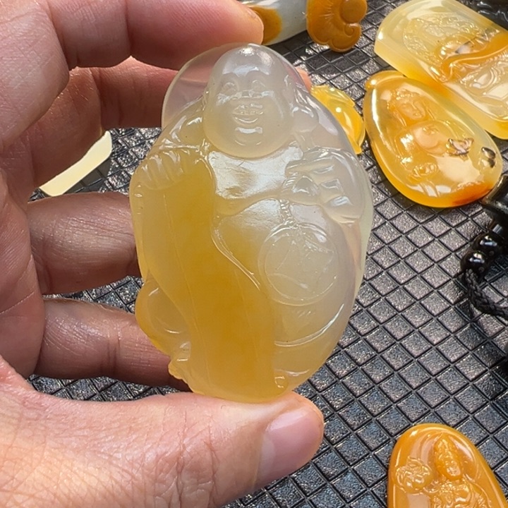 石英质玉（黄龙玉）颈饰未镶嵌清*