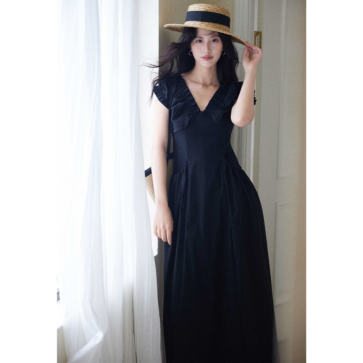 贰羊设计【珺沫】法式黑色连衣裙女v领褶皱插袋显瘦气质掐腰长裙