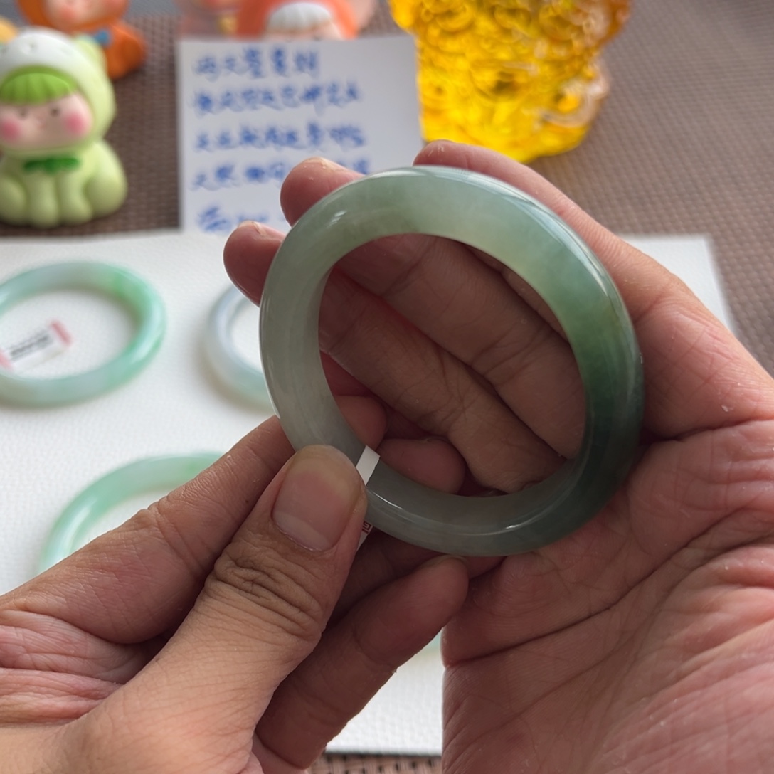 翡翠未镶嵌手镯24号52贵