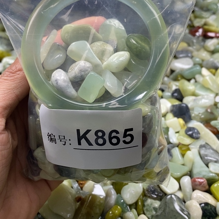 蛇纹石玉鱼缸石未镶嵌