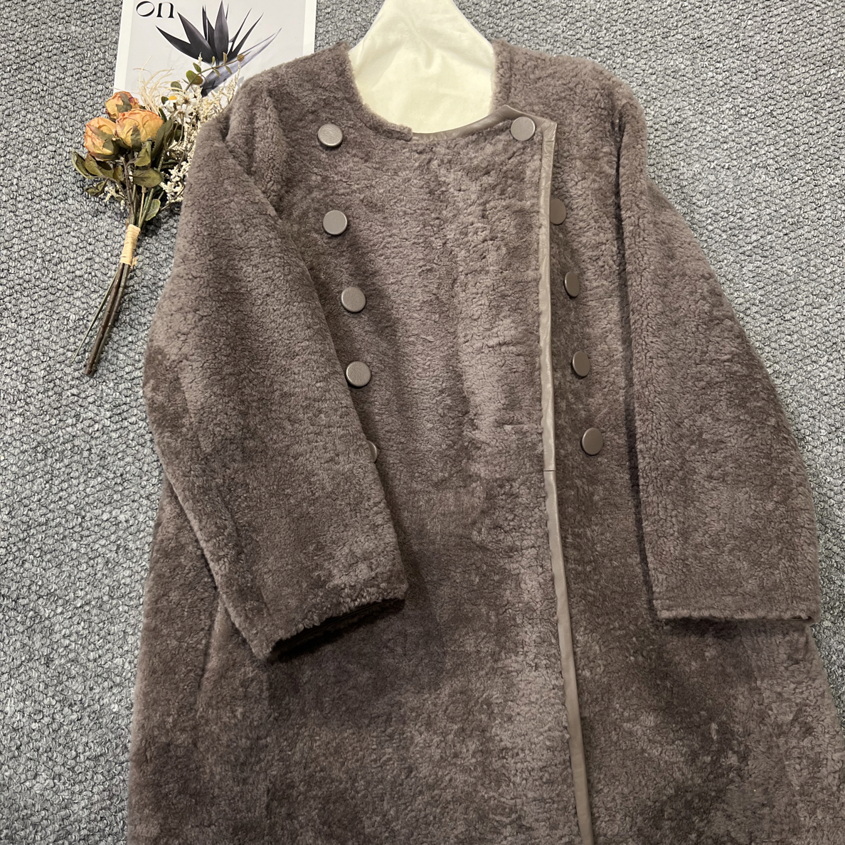 【朱朱甄选】新中式国风轻奢简约深棕色皮毛一体大衣L0036