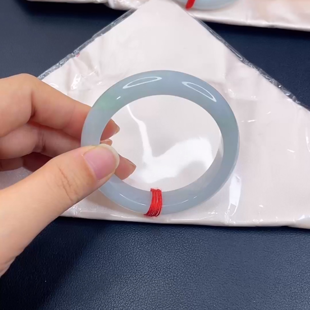 翡翠未镶嵌手镯冰飘绿手镯