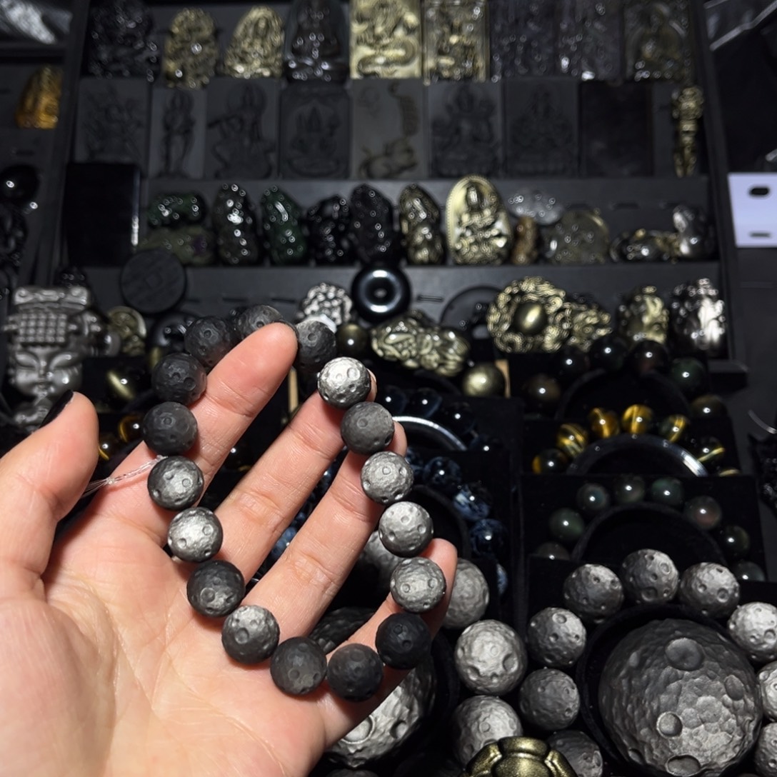 王***彪黑曜岩未镶嵌珠宝奇石