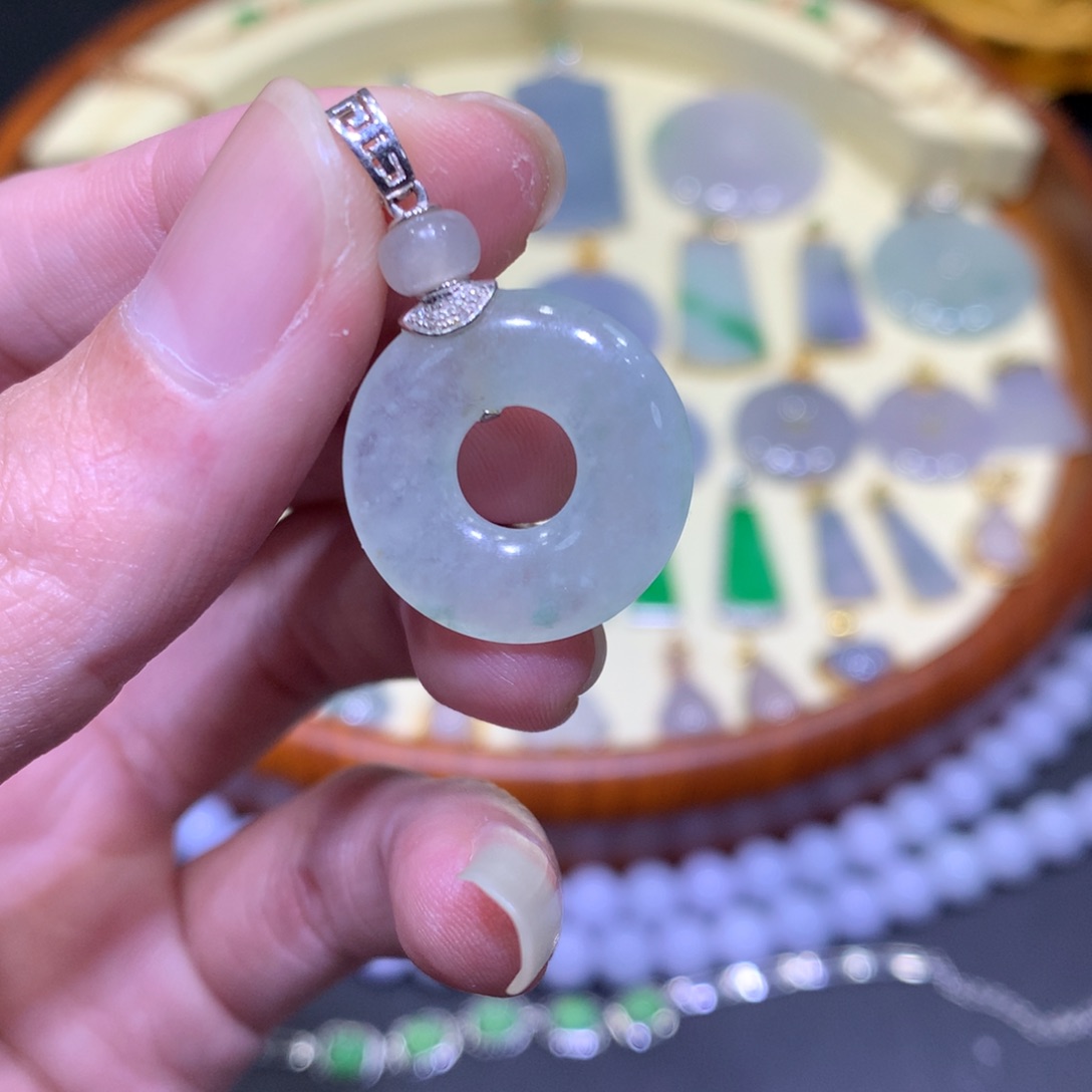 翡翠吊坠(不含链)18K金镶嵌