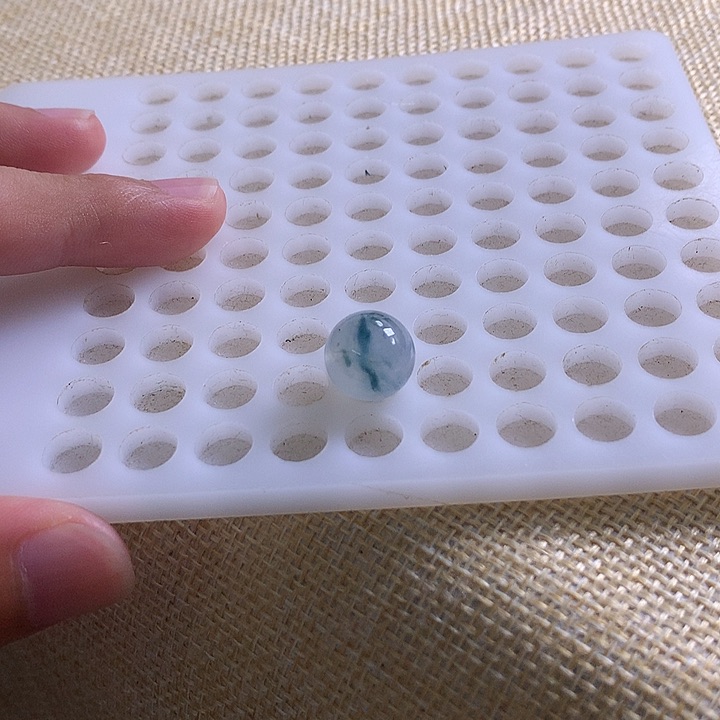 灸***月未镶嵌手链翡翠飘蓝花圆珠