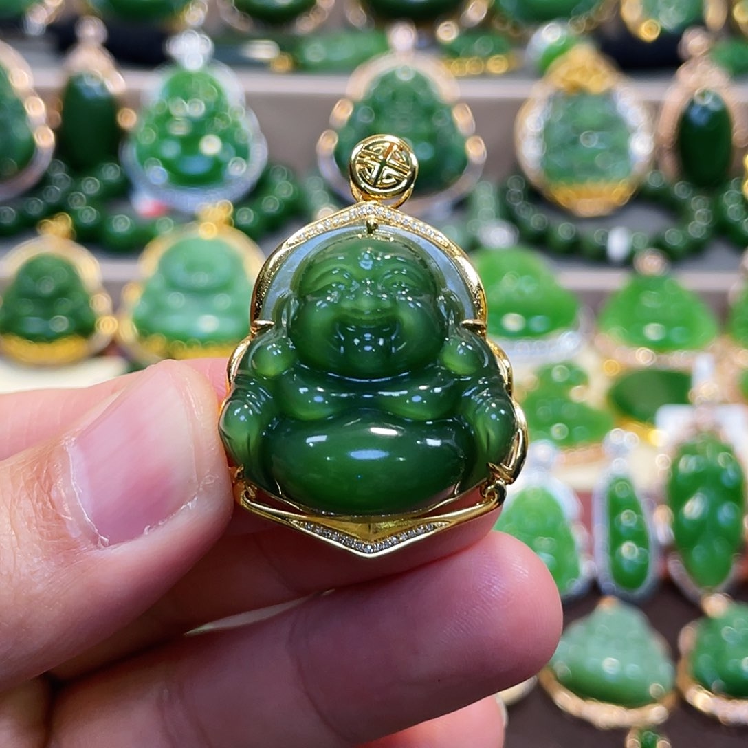 和田玉（碧玉）颈饰18K金镶嵌佛公28mm