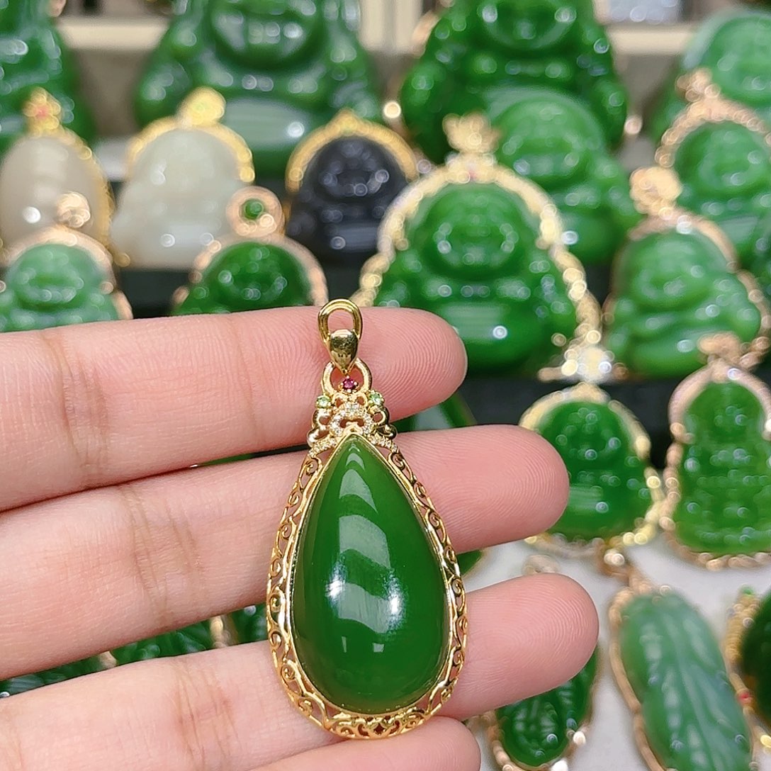 和田玉（碧玉）颈饰18K金镶嵌