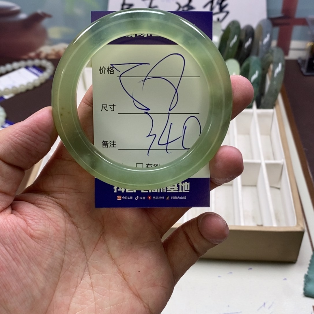 蛇纹石玉手镯未镶嵌