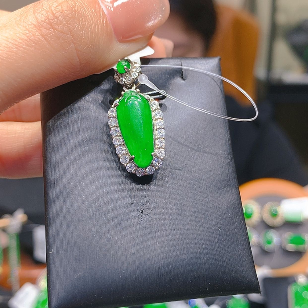 【闪购商品】翡翠银S925镶嵌颈饰3qo j