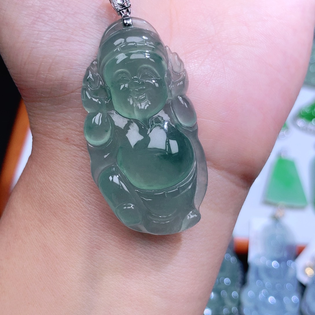 翡翠18K金镶嵌颈饰财神爷