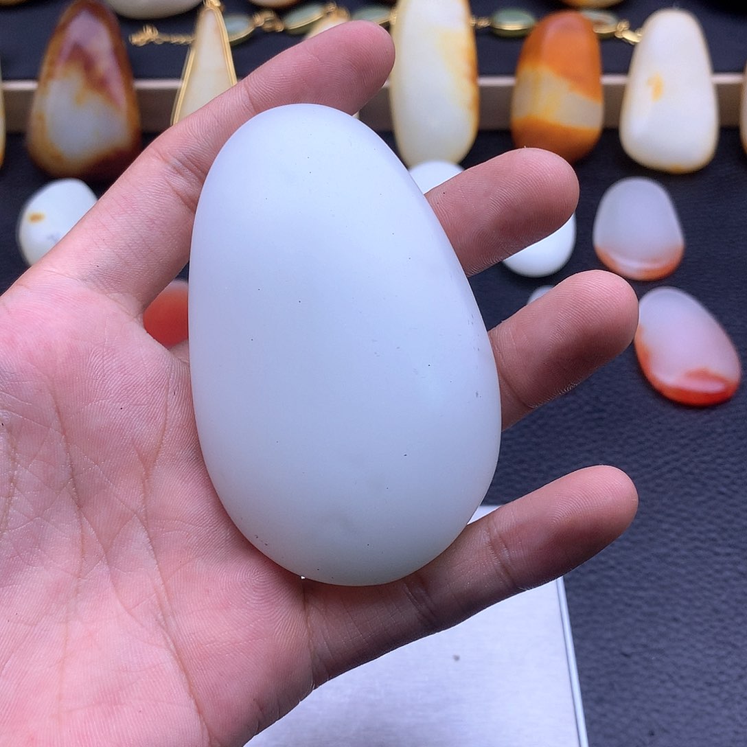 和田玉未镶嵌把件