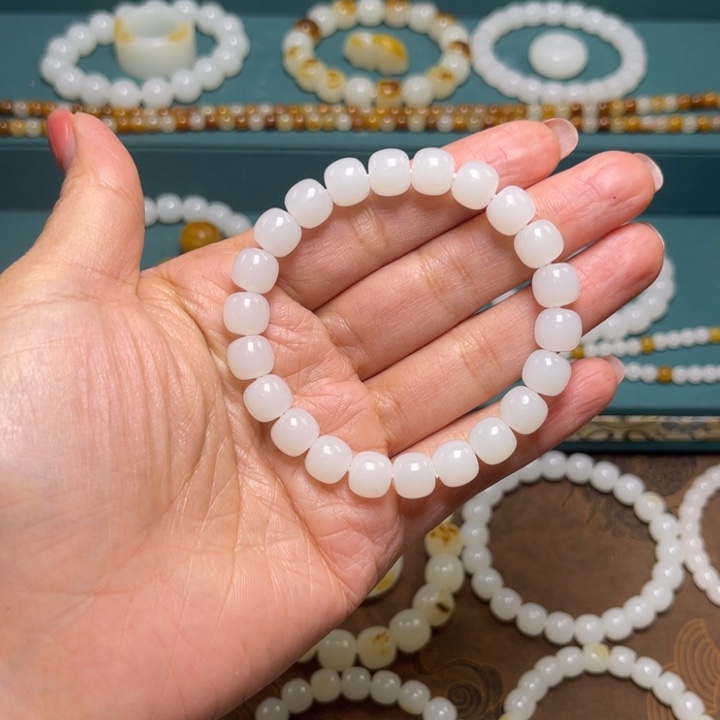 闽***客和田玉未镶嵌颈饰