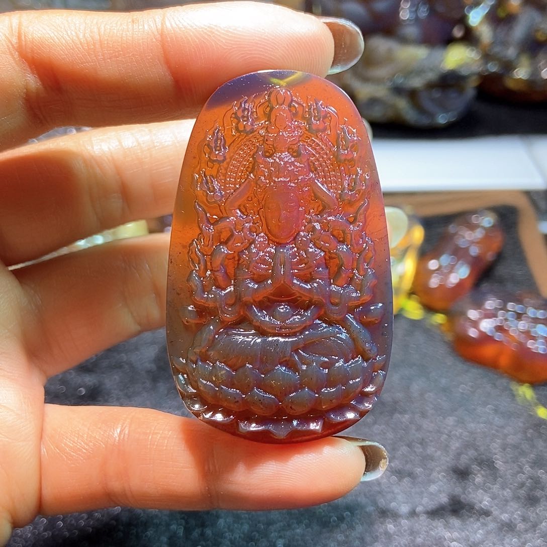 未镶嵌颈饰琥珀茶珀变色龙千手观音