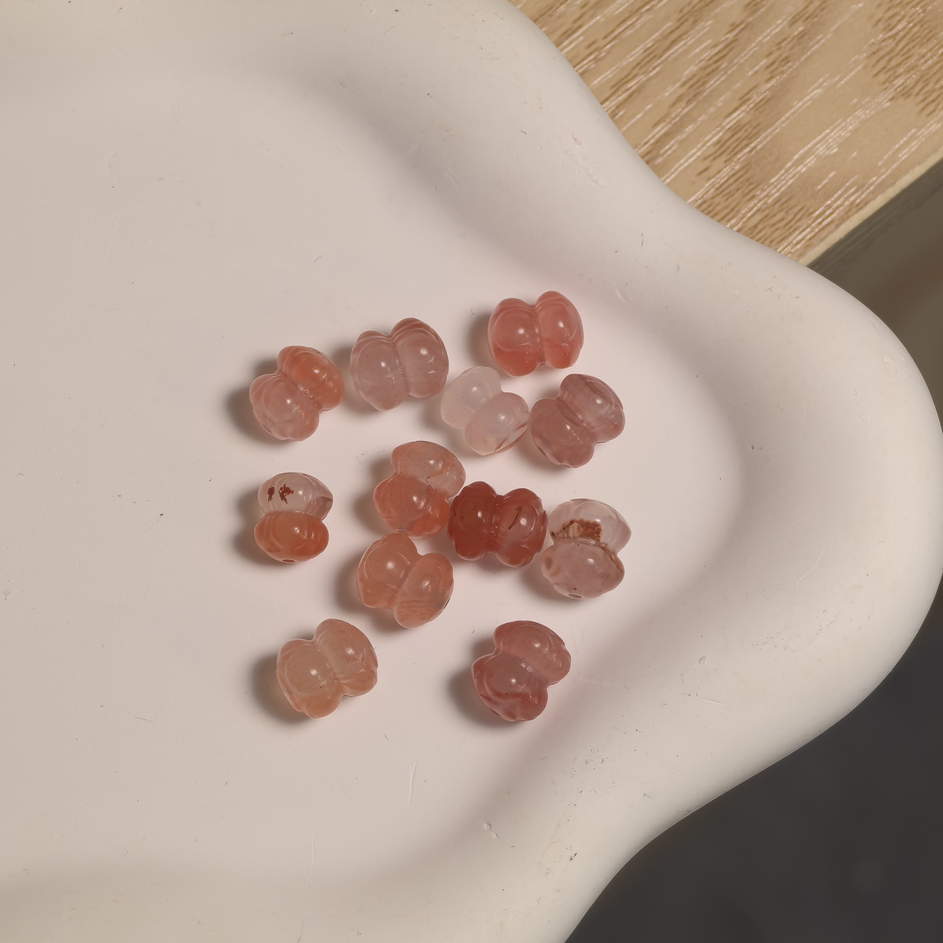 约7mm天然南红玛瑙并蒂莲（小号）通孔配件多样子发一